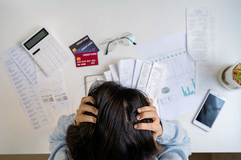 The pitfalls of paying just the minimum amount due The pitfalls of paying just the minimum amount due