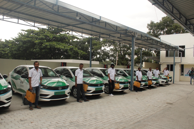 Axis Bank extends INR 1 billion loan to Everest Fleet under GuarantCo partnership for purchase of Electric Vehicles (EV) in India Axis Bank extends INR 1 billion loan to Everest Fleet under GuarantCo partnership for purchase of Electric Vehicles (EV) in India